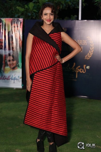 Lakshmi-Manchu-at-Chandamama-Kathalu-Team-Celebrating-National-Award